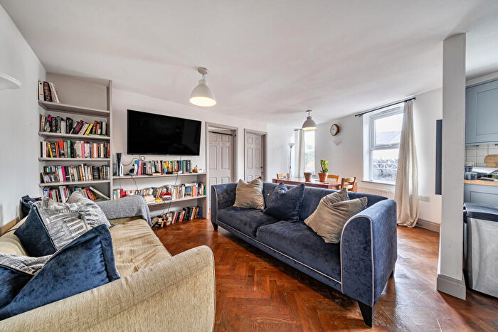 2 Bedroom Apartment For Sale In Cottage Green, London, SE5