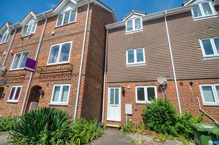 House Of Multiple Occupation For Sale In Berkeley Close, Southampton, Hampshire, SO15