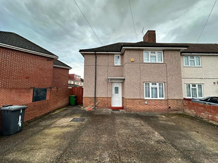 4 Bedroom End Of Terrace House To Rent In Slough, Berkshire, SL1