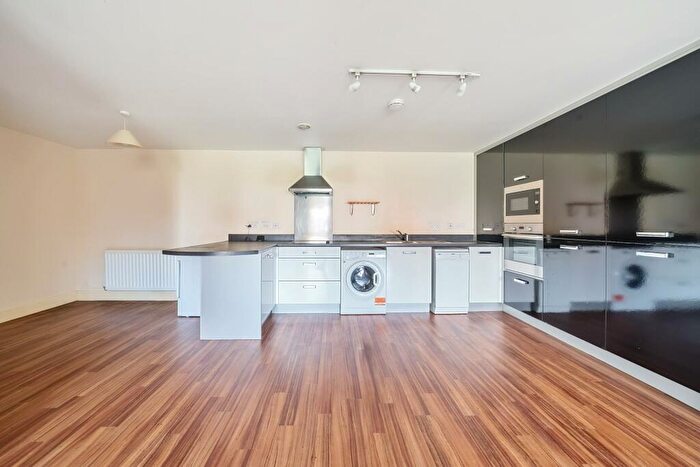 2 Bedroom Flat To Rent In Kingsquarter, Maidenhead, SL6