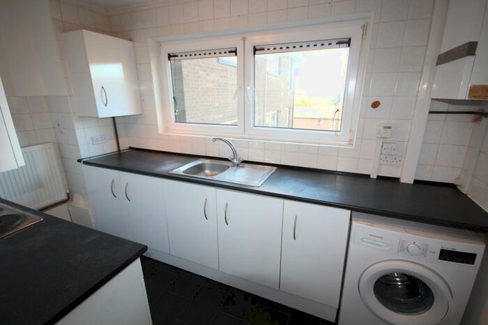2 Bedroom Apartment To Rent In Guildford Rise, S2