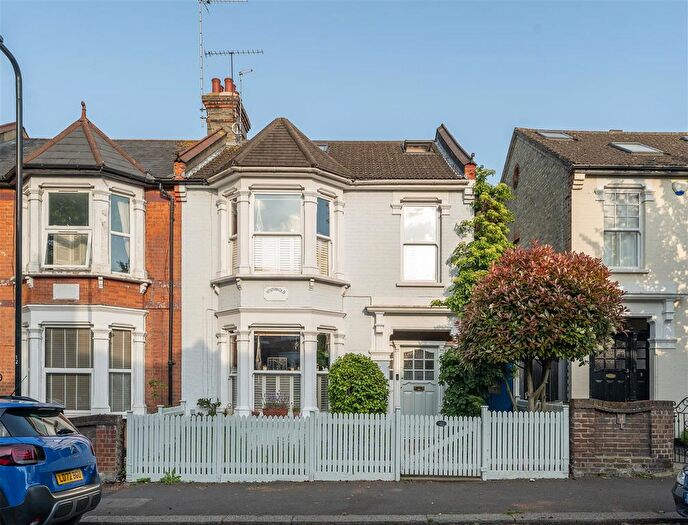 4 Bedroom Semi Detached House For Sale In Beech Hall Road, Highams Park, E4