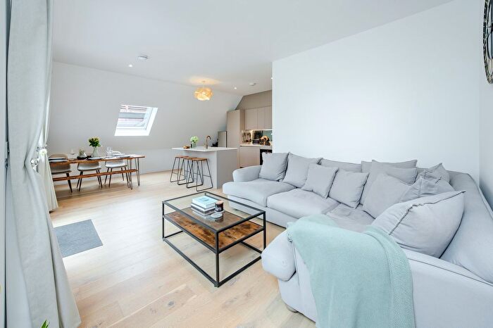 3 Bedroom Flat For Sale In Purley, Surrey, CR8