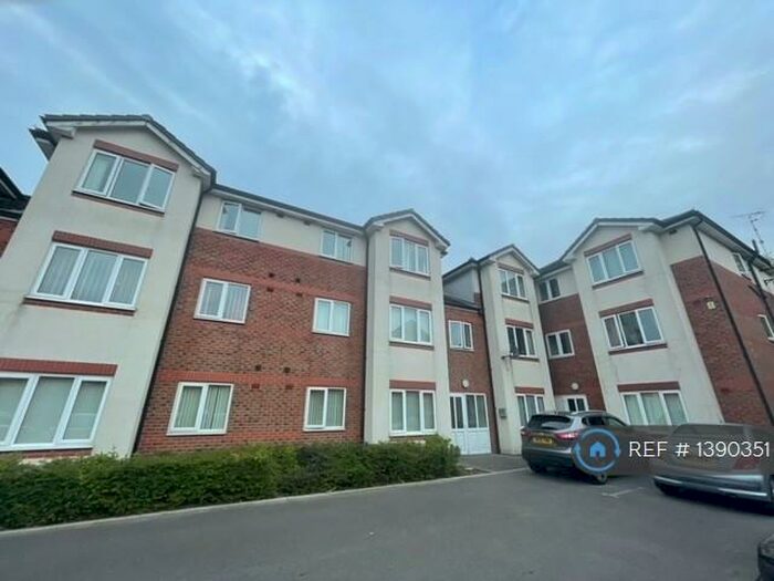 2 Bedroom Flat To Rent In Reservoir Gardens, Worsley, Manchester, M28