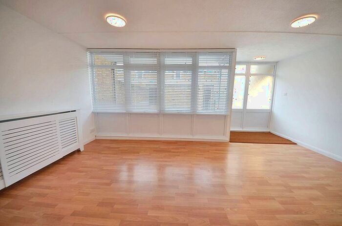1 Bedroom Flat To Rent In Dingley Lane, Streatham Hill, SW16