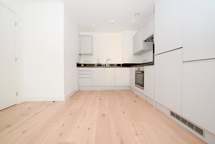 1 Bedroom Apartment For Sale In Royal Crescent Apartments, Royal Crescent Road, Ocean Village, SO14