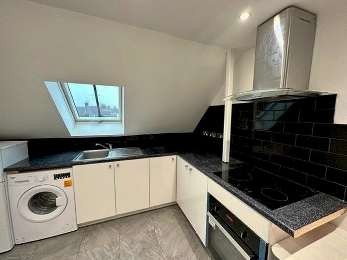 Studio To Rent In Montrose Avenue, Edgware, Middlesex, HA8