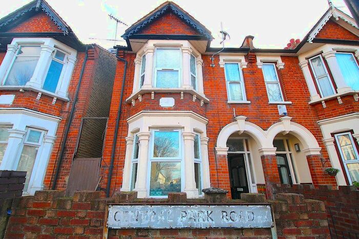 3 Bedroom Flat To Rent In Central Park Road, London E6