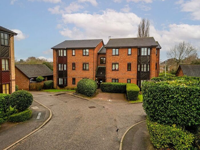 2 Bedroom Flat For Sale In Poets Chase, Aylesbury, HP21