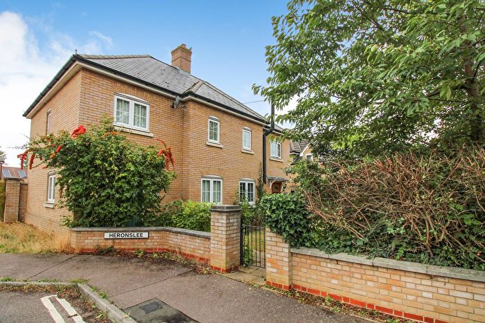 3 Bedroom Semi-Detached House For Sale In Heronslee, Shefford, SG17
