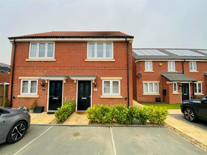 2 Bedroom Semi-Detached House To Rent In Heather Drive, Pontefract, WF8