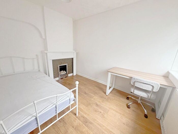 6 Bedroom Semi-Detached House To Rent In Conygre Grove, BS34