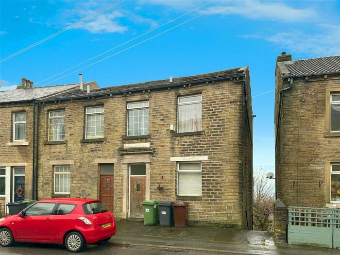 Houses to rent in Colne Valley View, HD7