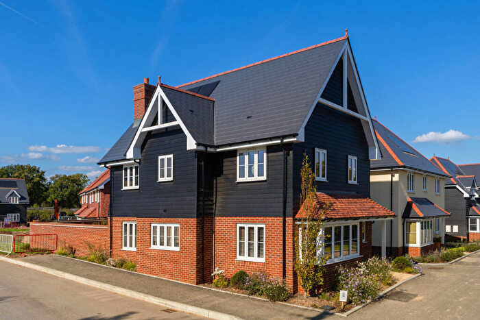 4 Bedroom Detached House For Sale In Sumners Fields, Horsham, RH13