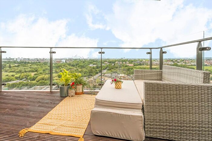 2 Bedroom Flat For Sale In Beck Square, Leyton, E10