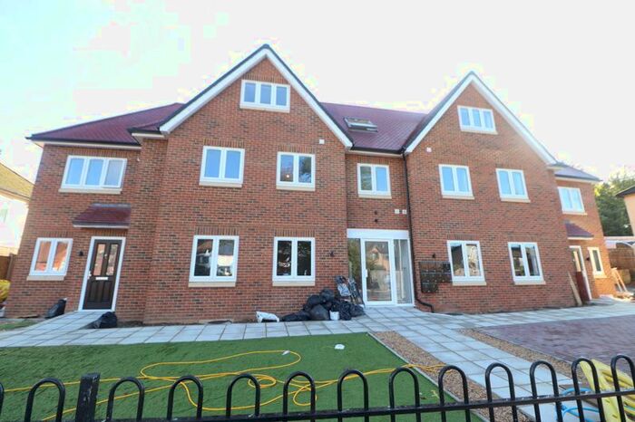 2 Bedroom Flat To Rent In New Road, High Wycombe, HP12