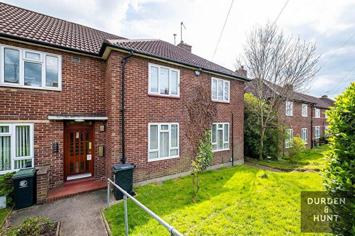 1 Bedroom Apartment For Sale In Chequers Road, Loughton, IG10
