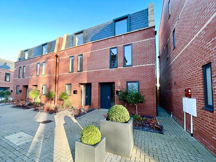 4 Bedroom Semi-Detached House To Rent In The Curve, Welholme Avenue, Grimsby, DN32