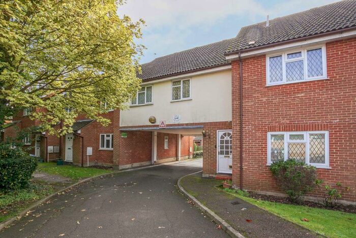 2 Bedroom Maisonette To Rent In Rutland Gardens, Hemel Hempstead, HP2