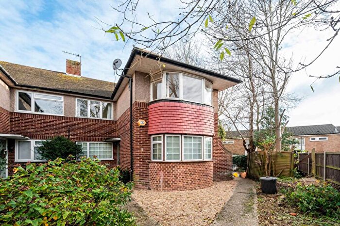 3 Bedroom Flat For Sale In Cranleigh Close, Anerley, London, SE20