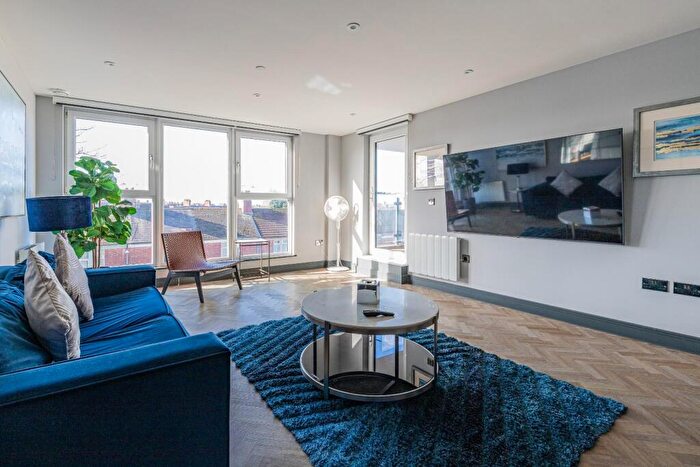 2 Bedroom Apartment For Sale In The Moorwell, Windsor Road, Penarth, CF64