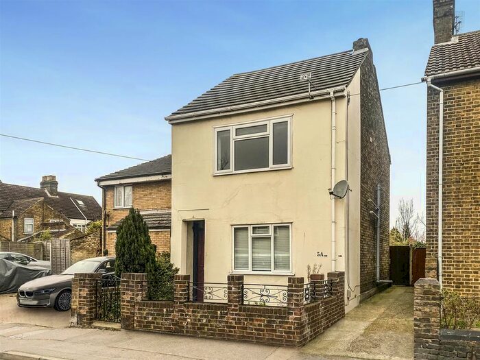 1 Bedroom Flat To Rent In Murston Road, Sittingbourne, ME10