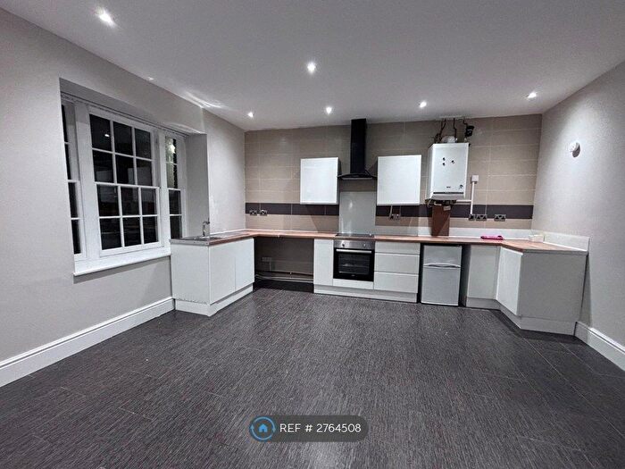 1 Bedroom Flat To Rent In Ty Gloch, Brecon, LD3