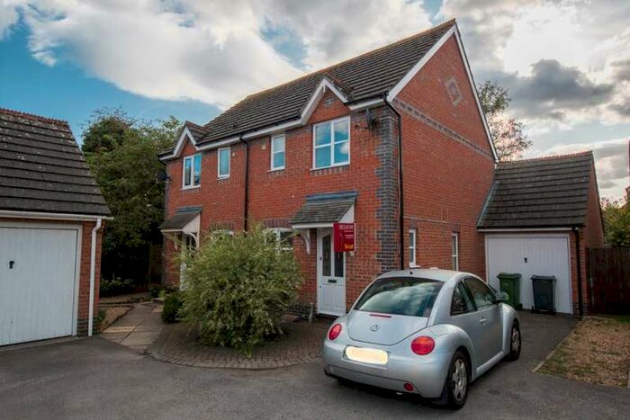 2 Bedroom Property To Rent In Meadowsweet Close Thatcham, RG18
