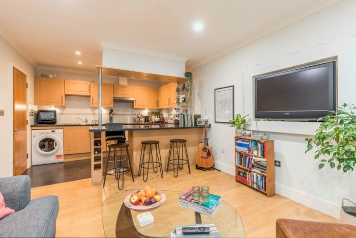 2 Bedroom Flat To Rent In Halcyon Wharf, Wapping High Street, London, E1W