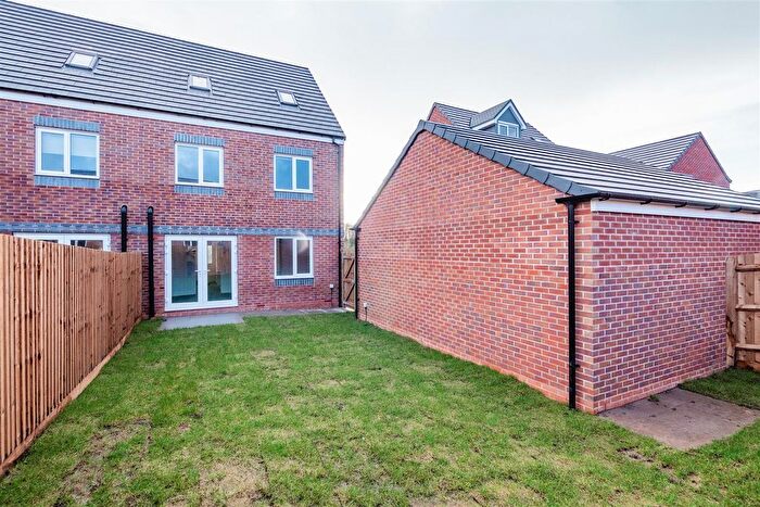 4 Bedroom Semi-Detached House To Rent In Malvern Rise, Malvern, WR14