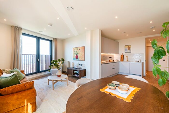 2 Bedroom Flat To Rent In The Eades, Selborne Road London, E17