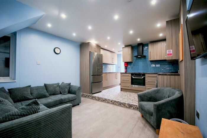 6 Bedroom End Of Terrace House To Rent In Harborne Lane - Bath Student Property, B29