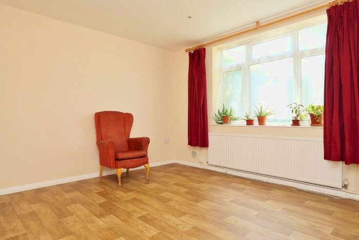 3 Bedroom End Terrace House To Rent In Preston Road, Harold Hill, RM3