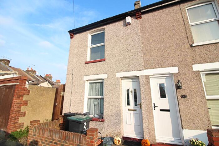 2 Bedroom End Of Terrace House To Rent In Mead Road, Gravesend, Kent, DA11