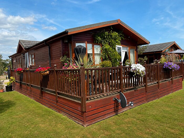 2 Bedroom Lodge For Sale In Two Bed Tingdene Hayden Classic, Homestead Lake Country Park, Thorpe Road, Weeley, Essex, CO16