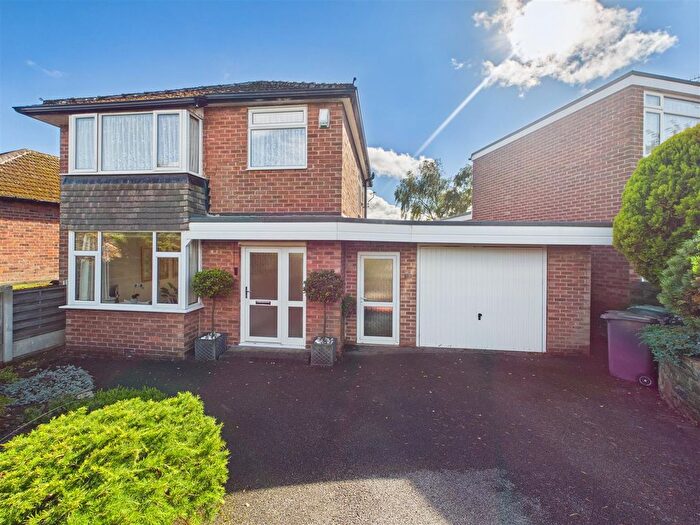 3 Bedroom Detached House For Sale In Warren Rise, Dronfield, S18