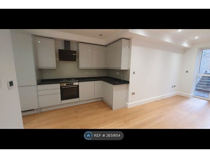 2 Bedroom Flat To Rent In Chatsworth Road, London, NW2