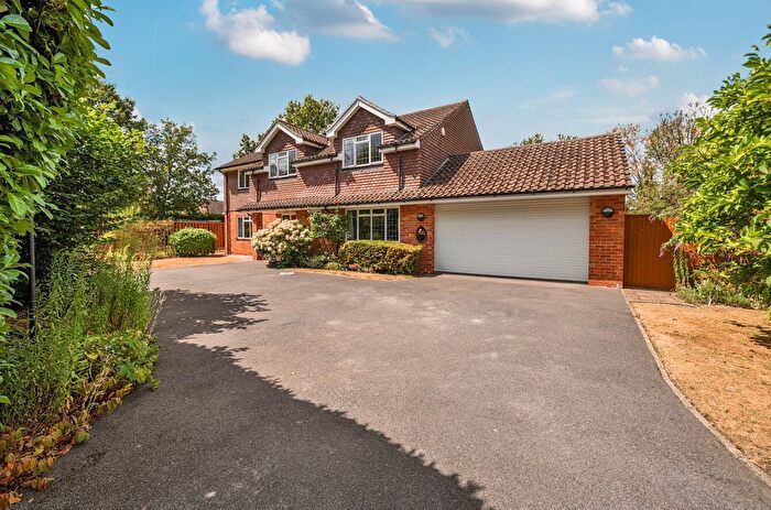 5 Bedroom Detached House For Sale In Chandlers Lane, Yateley, Hampshire, GU46