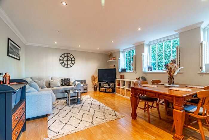 2 Bedroom End Of Terrace House For Sale In Old London Road, St. Albans, Hertfordshire, AL1