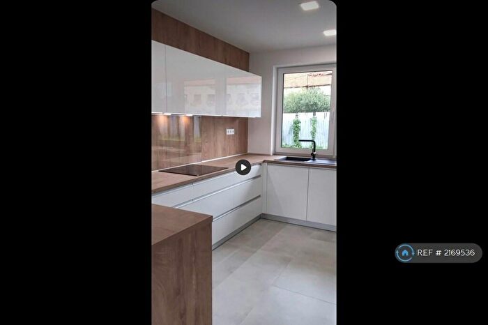 1 Bedroom Flat To Rent In Station Road, Halfway, Sheffield, S20