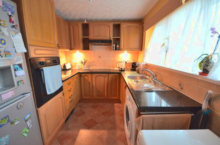 2 Bedroom Flat To Rent In Silverdale Avenue, Minster On Sea, ME12