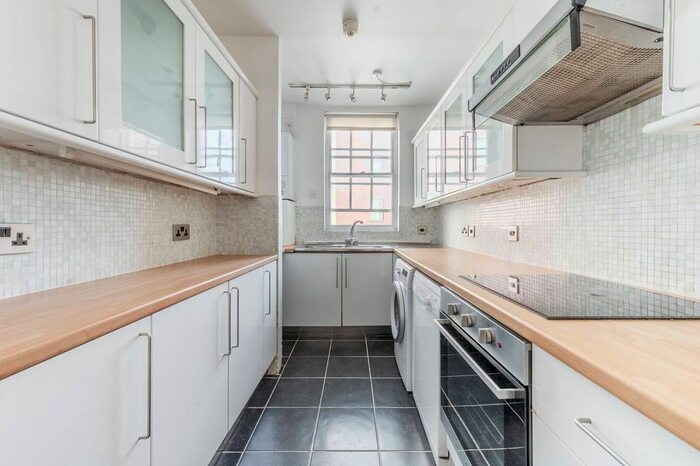 3 Bedroom Flat To Rent In Pelham Street, South Kensington, London, SW7