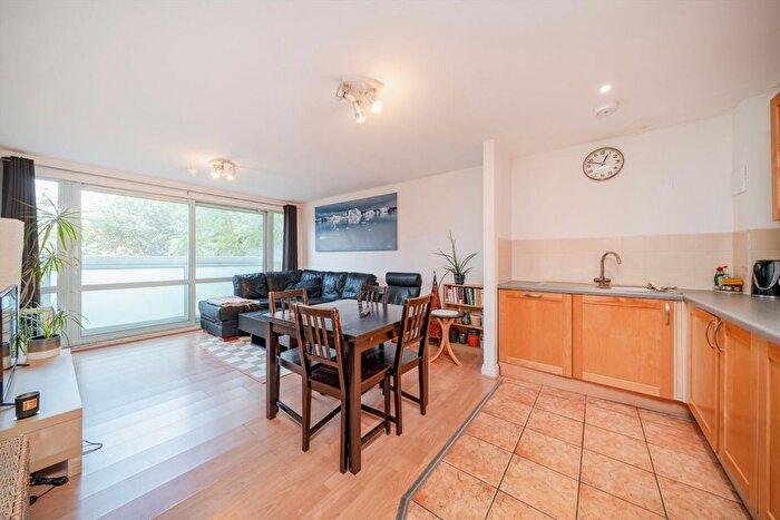 2 Bedroom Flat To Rent In Paton Close, Theatre Building, E3