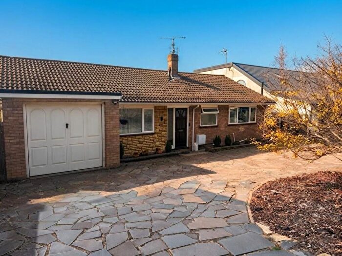 3 Bedroom Detached Bungalow For Sale In Castle Hill Road, Totternhoe, LU6