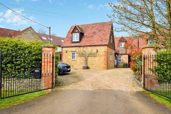 3 Bedroom Detached House For Sale In Rc/Tmt - Black Bull Lane, Fencott, OX5