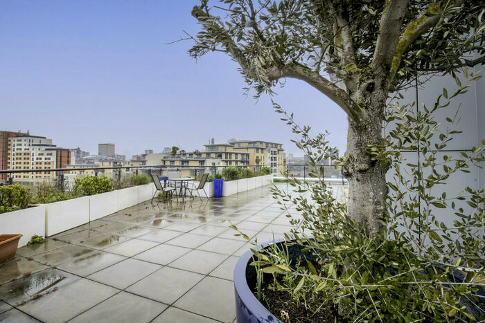 2 Bedroom Apartment To Rent In Penthouse, Magellan House, LS10