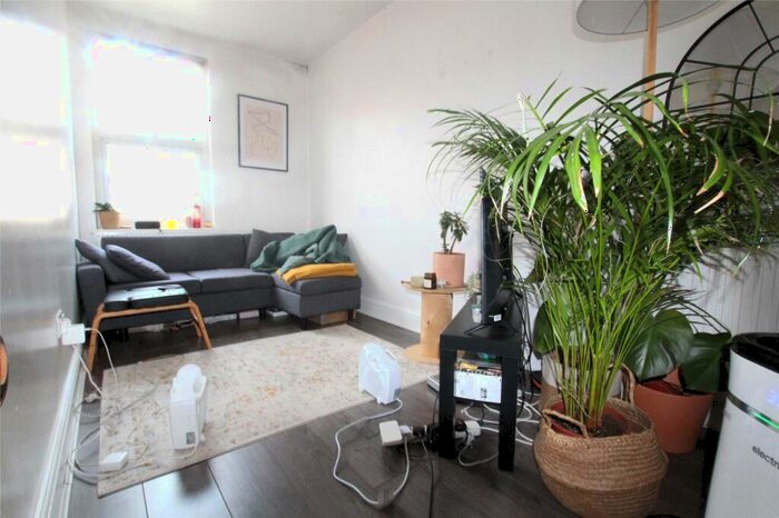 3 Bedroom Apartment To Rent In Settles Street, London, E1