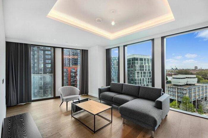 3 Bedroom Flat To Rent In Carnation Way, London, SW8