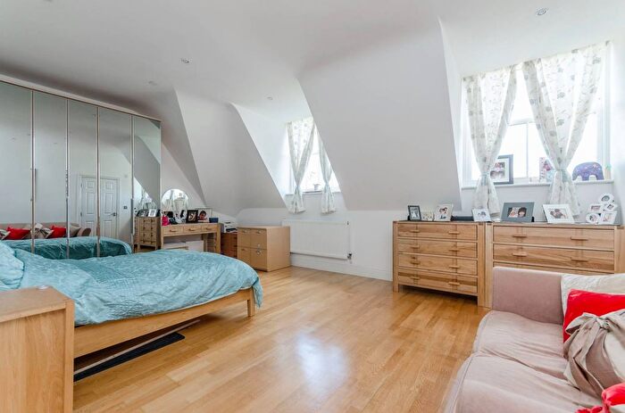 2 Bedroom Flat For Sale In Princess Park Manor, Royal Drive, Friern Barnet, London, N11