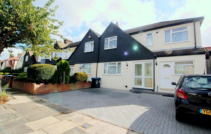 4 Bedroom End Of Terrace House To Rent In Princes Avenue, Enfield, EN3